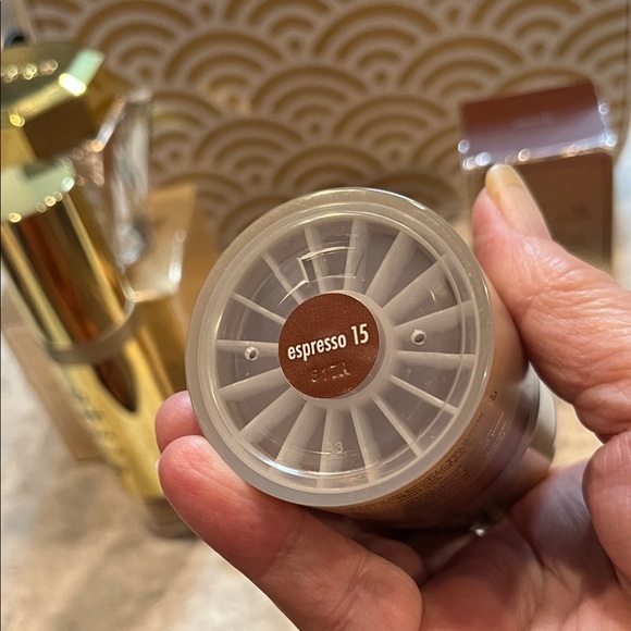 NWOT Stila Gold and Brown Makeup Collection very beautiful and brown - Picture 7 of 12